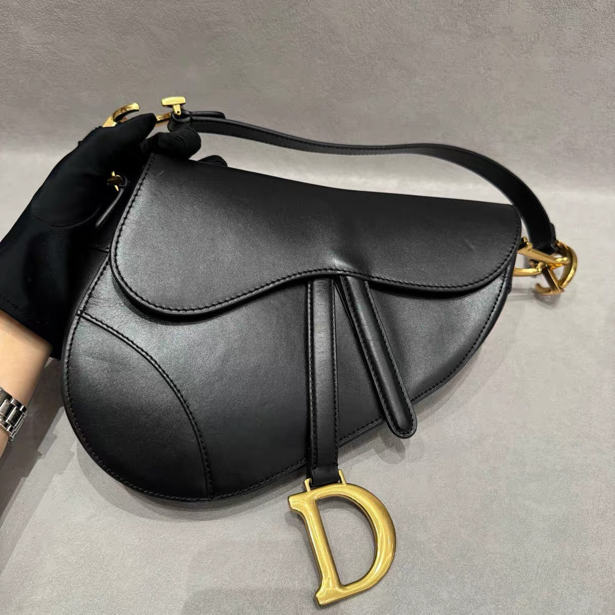 saddle soft leather black.