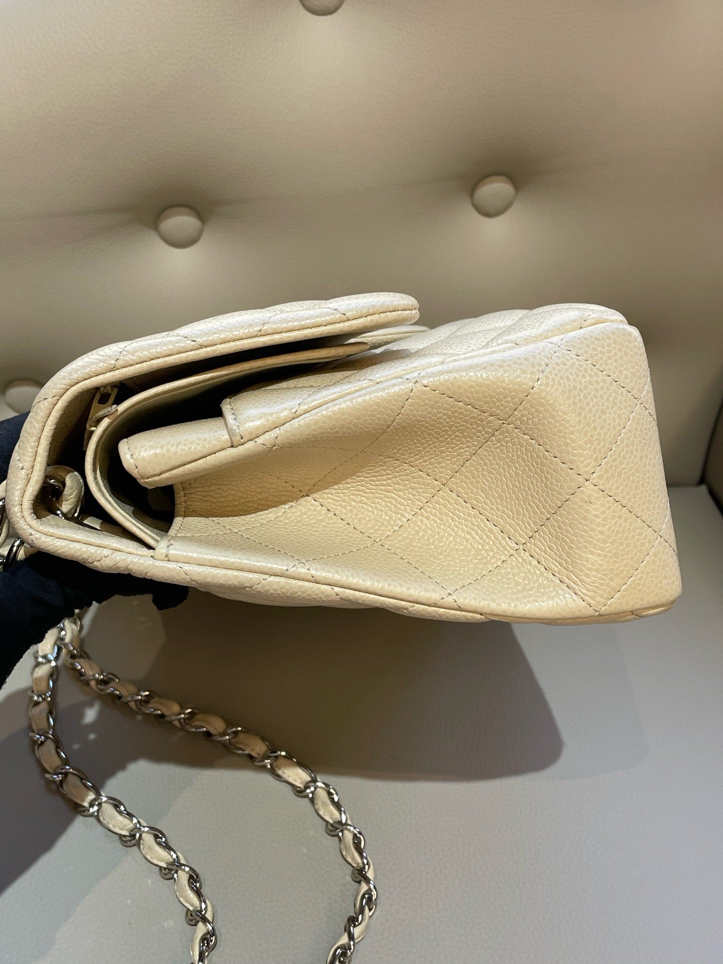 Preloved Chanel jumbo bag