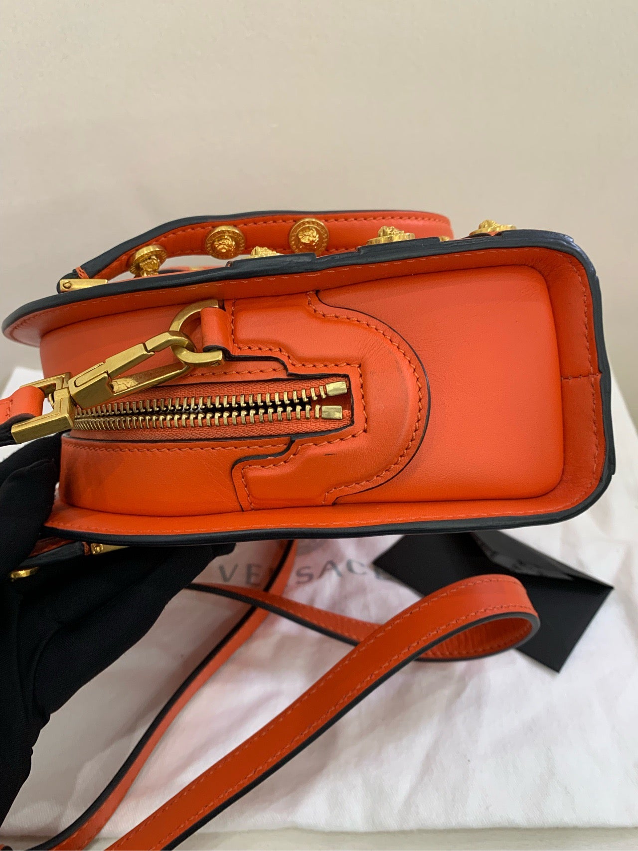 Preloved Tussauds Crossbody vip
