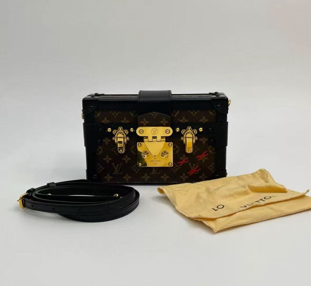 LV Petite Malle