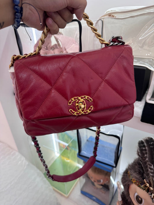 Preloved Chanel 19 bag