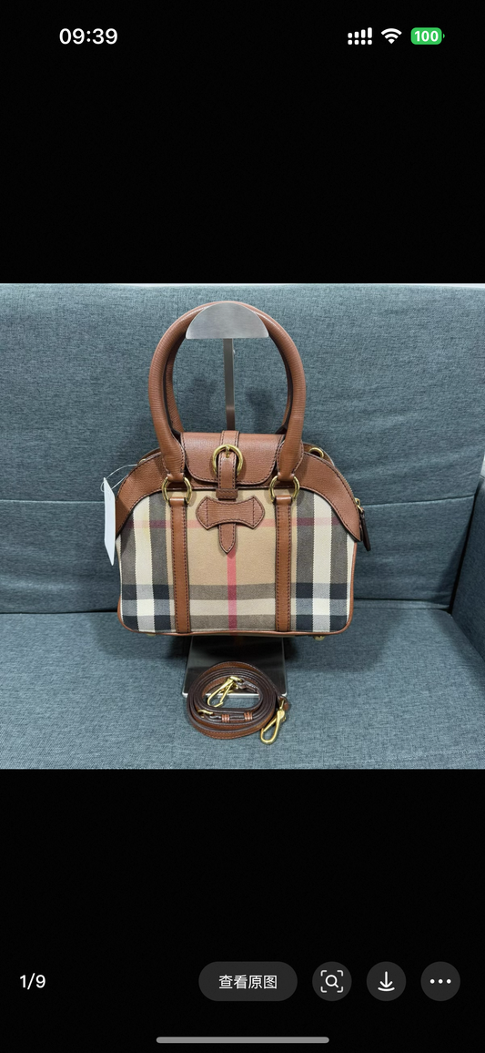 Preloved Burberry Shell Bag