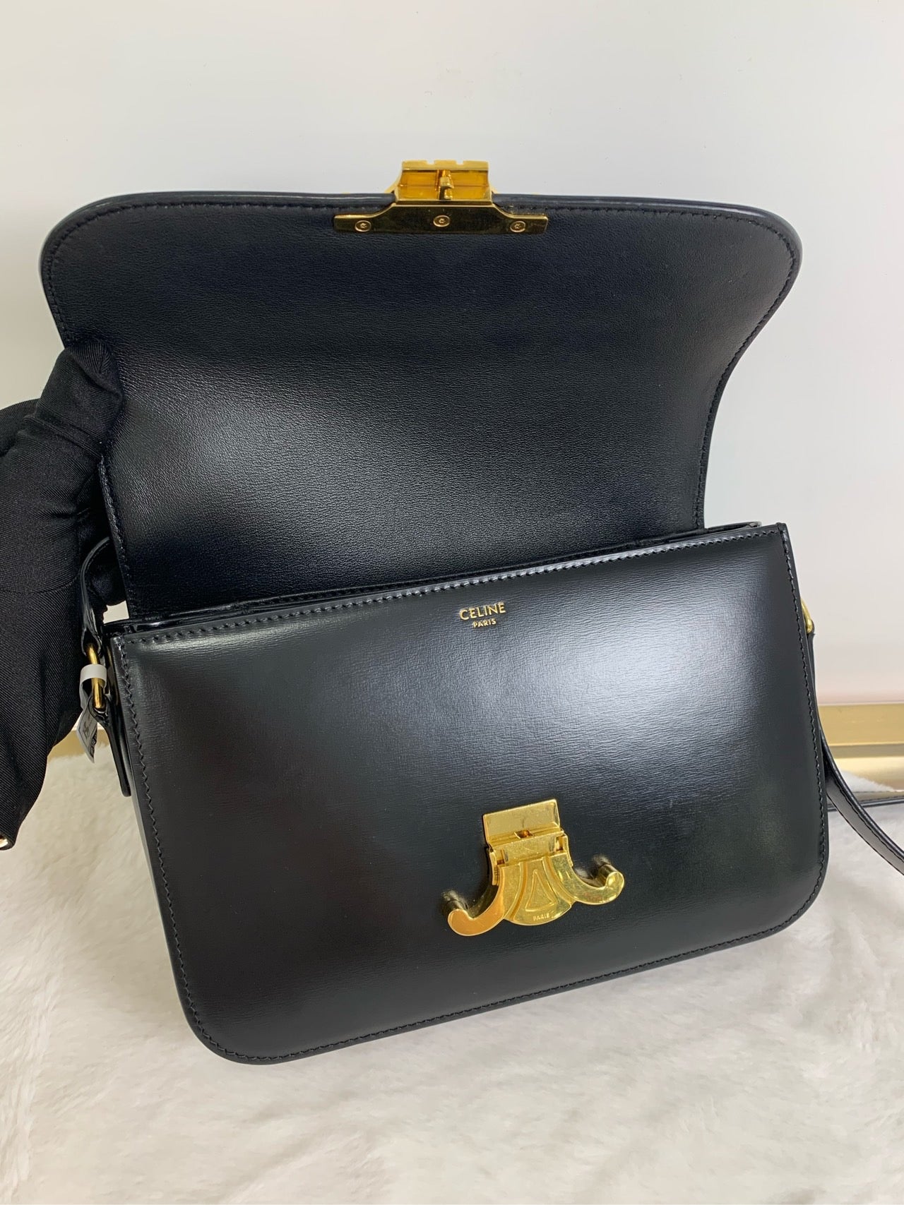 Preloved Celine Triomphe Size M