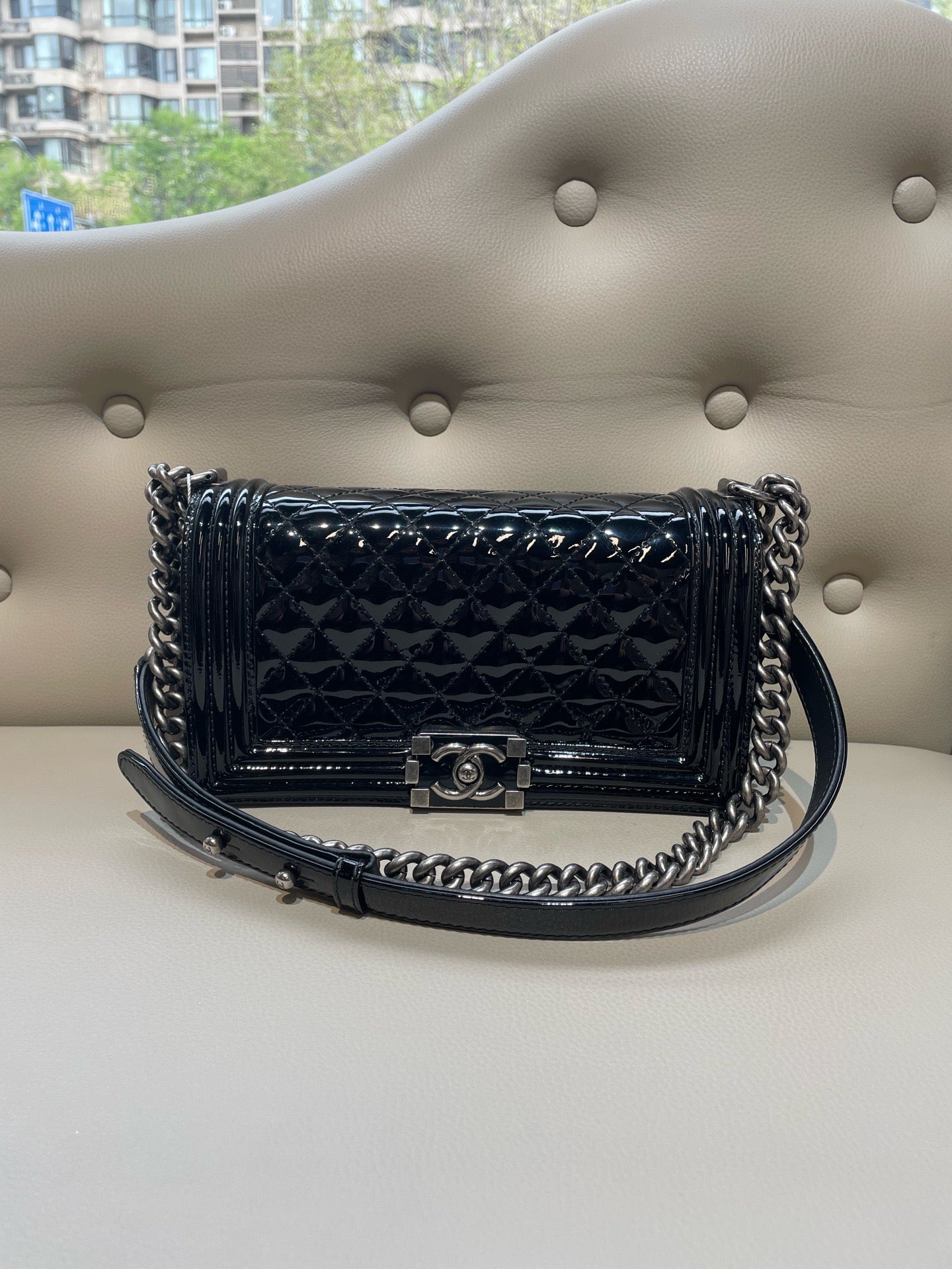 Chanel Le boy M Patent leather