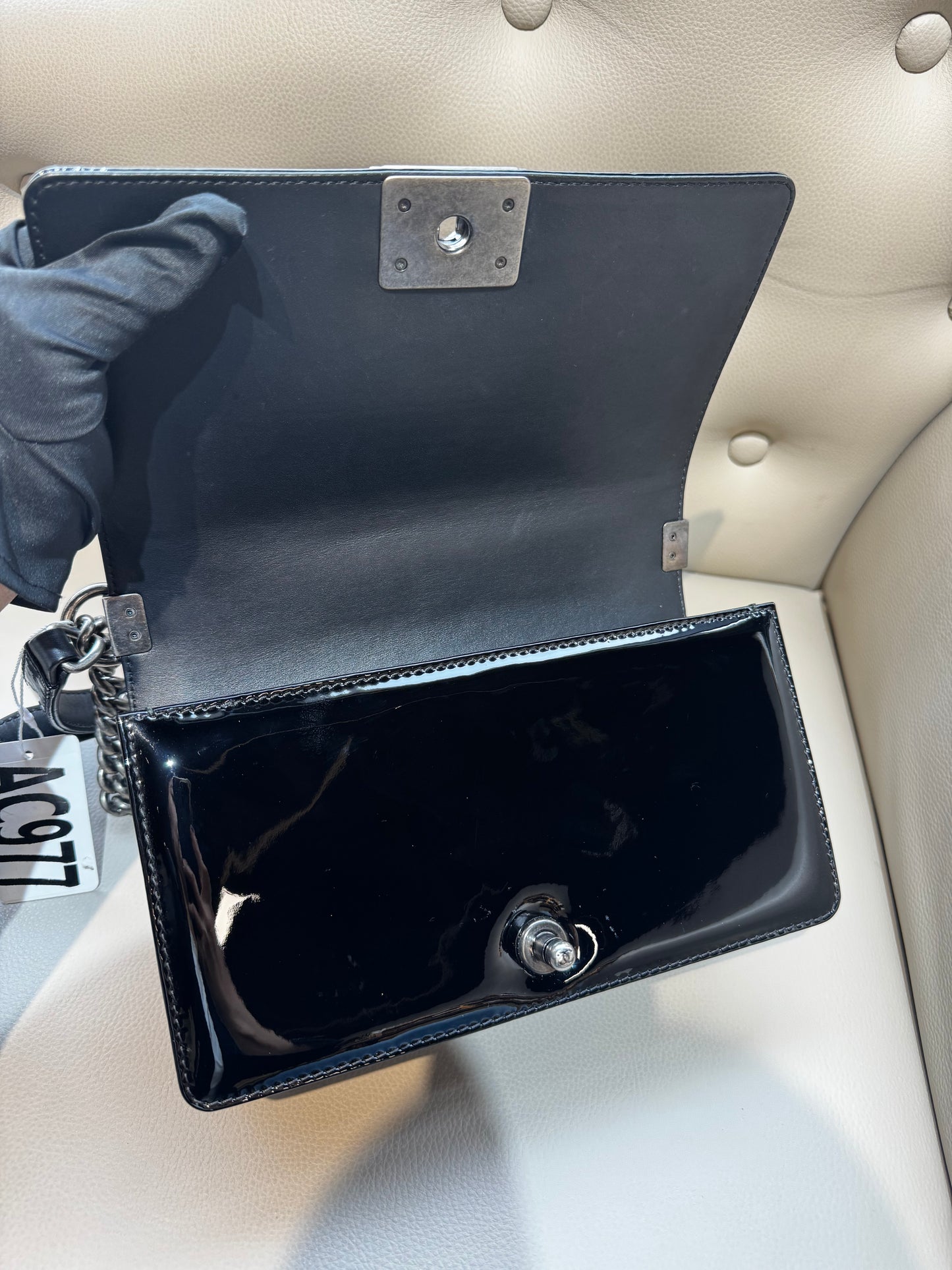 Chanel Le boy M Patent leather
