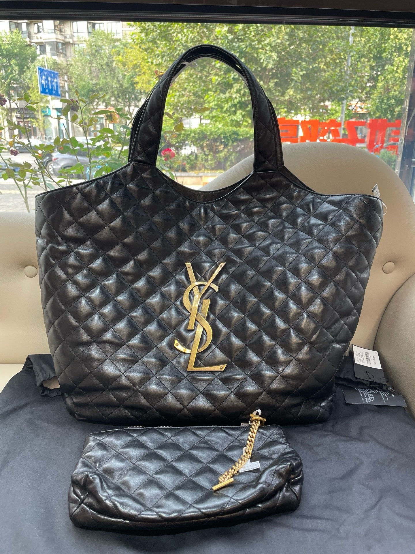 YSL The I care Tote Deposit