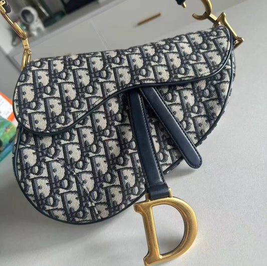 Preloved D bag M