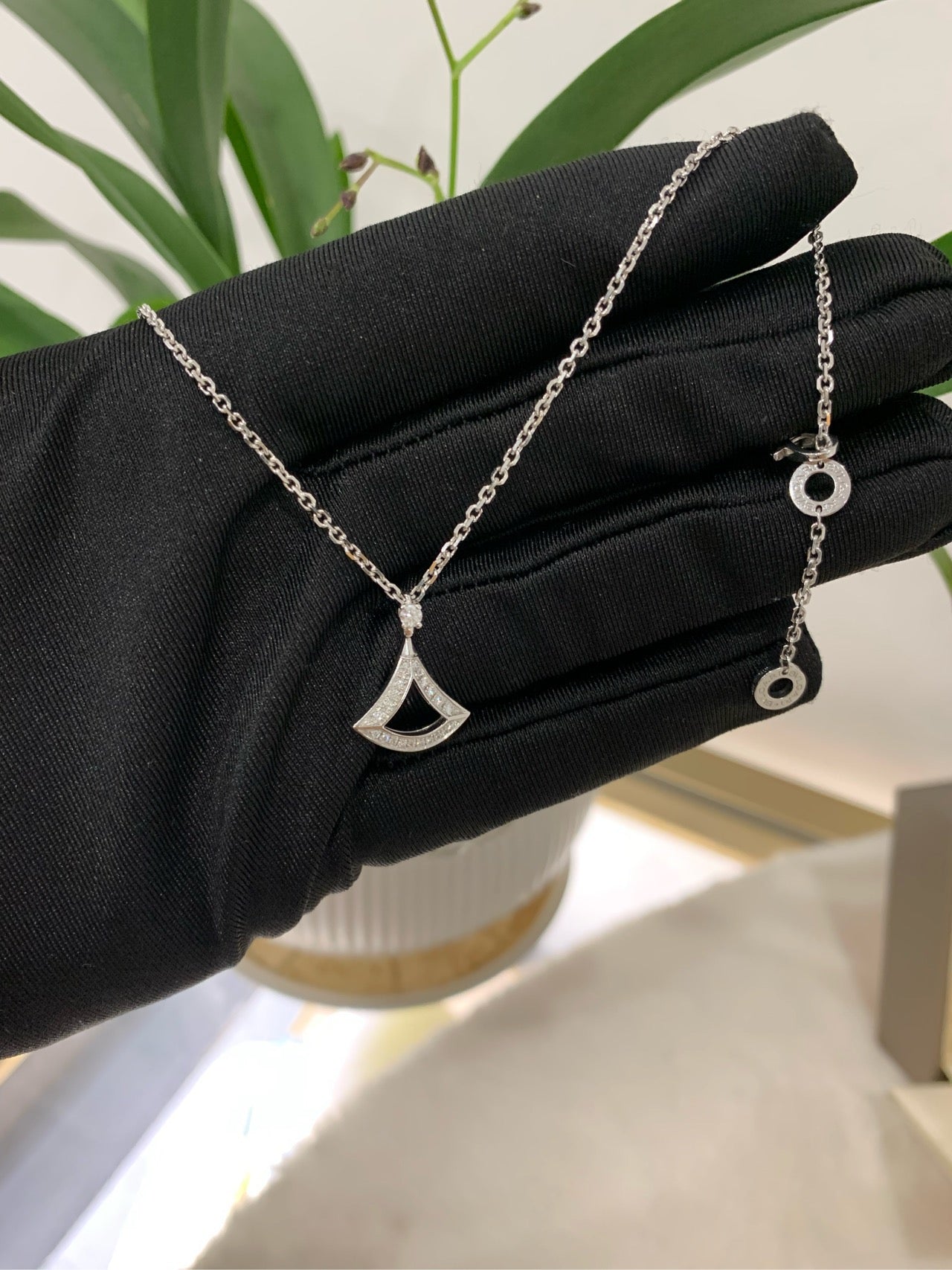 Preloved 18k white gold necklace