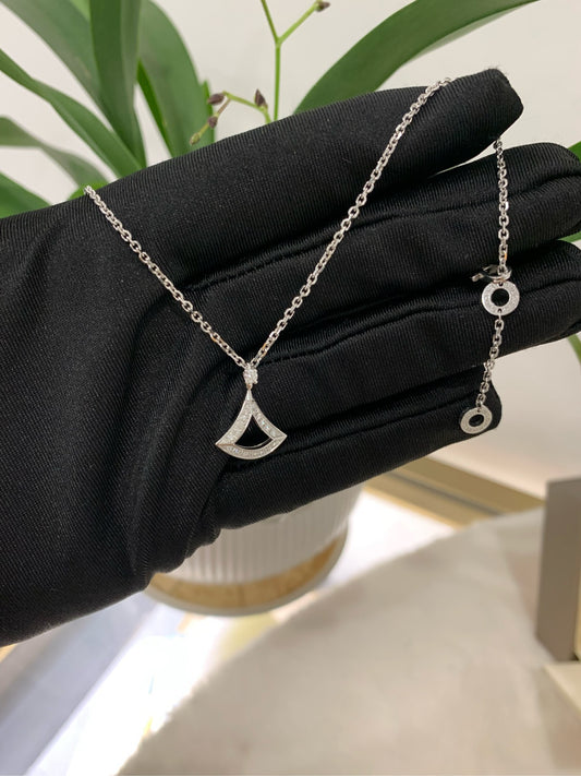 Preloved 18k white gold necklace