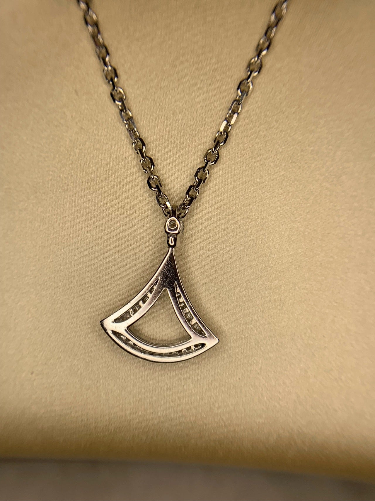 Preloved 18k white gold necklace