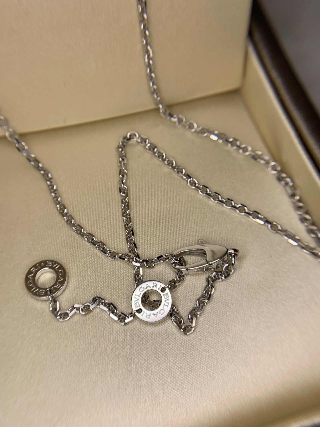 Preloved 18k white gold necklace