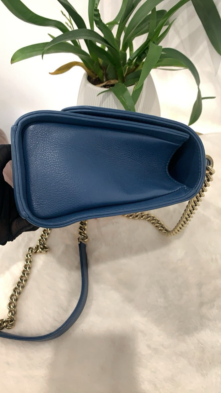 Preloved handheld bag